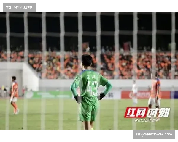 湘超联赛鏖战正酣娄底队与益阳队激烈对攻最终一比一握手言和